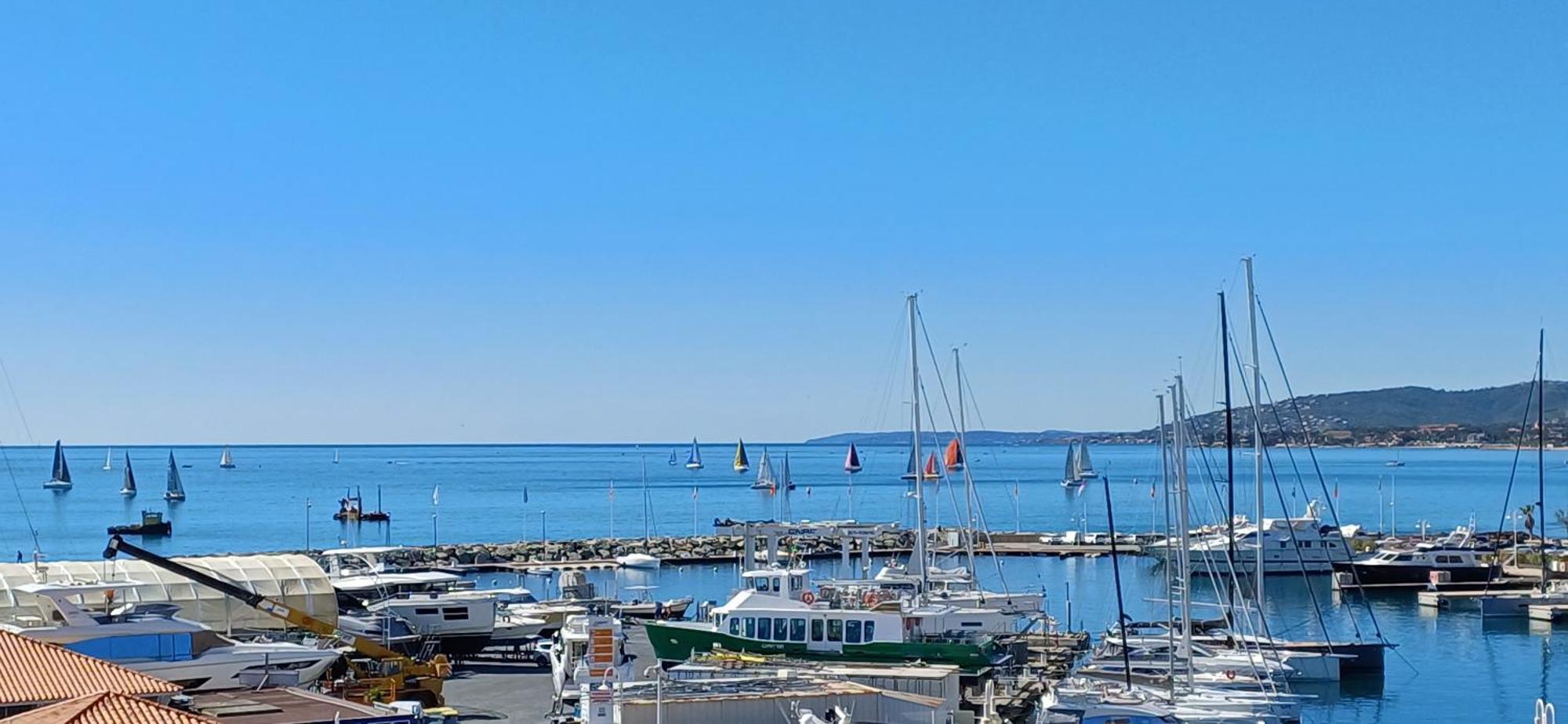 Appartement Sublime Vue Mer,parking,wifi Fréjus